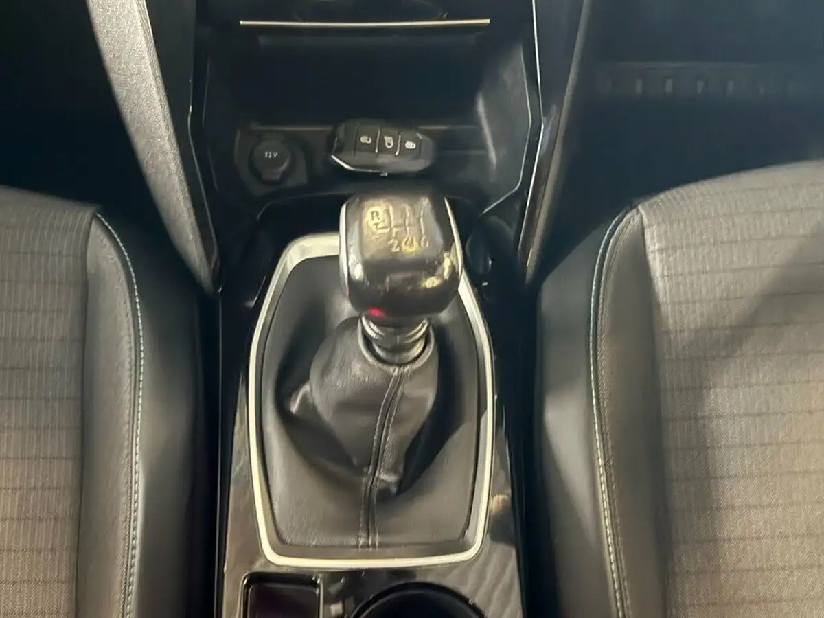2022-peugeot-2008-suv-12-puretech-allure-premium-100bhp-big-29