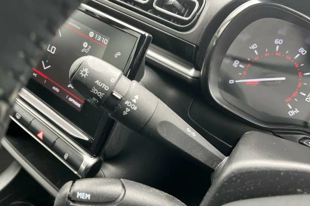 2021-citroen-c3-12-puretech-flair-83ps-big-13