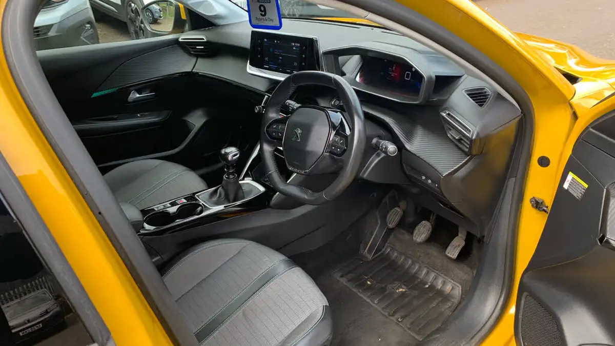 2021-peugeot-208-12-puretech-allure-premium-100bhp-big-10