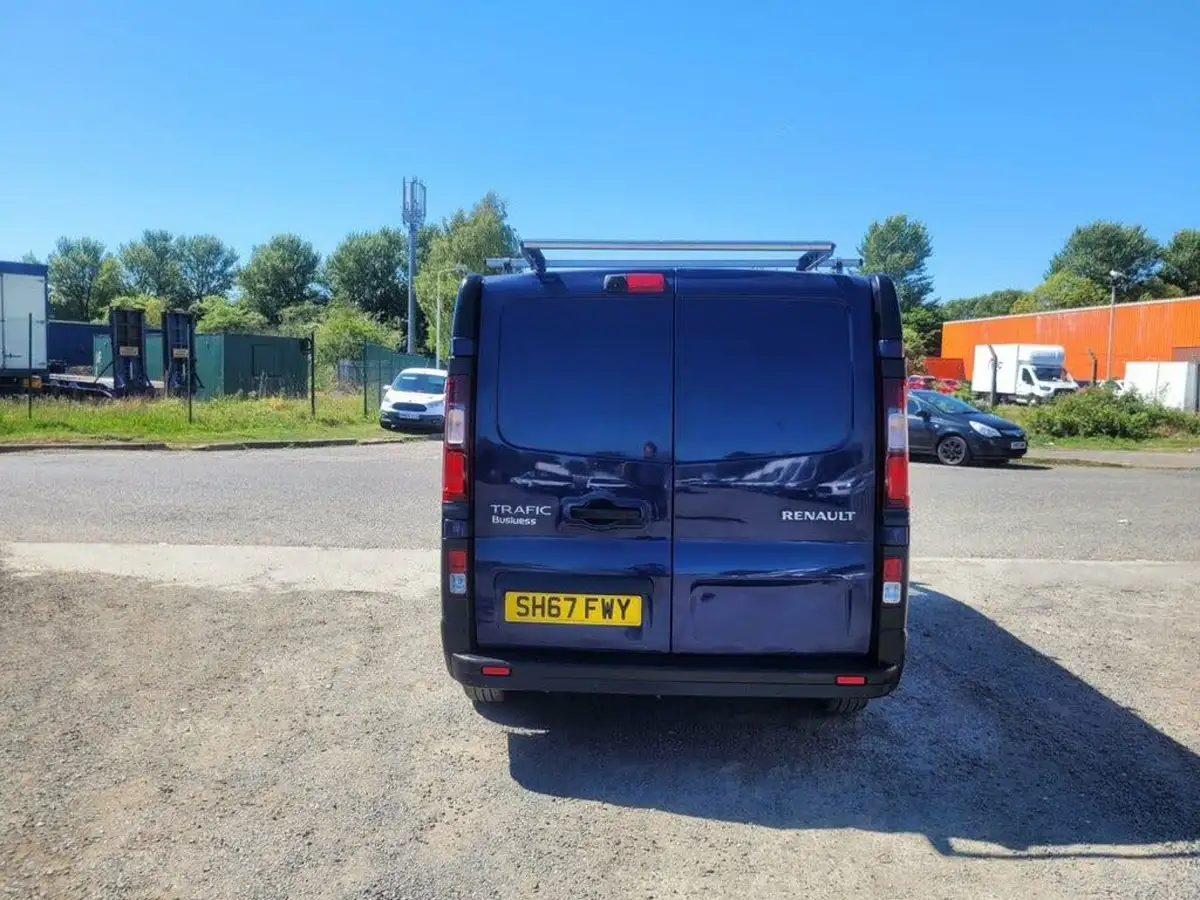 2017-renault-trafic-16dci-ll29-95-business-95-e6-crew-van-big-6