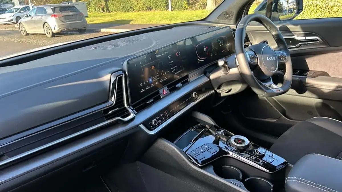 2024-kia-sportage-16-t-gdi-gt-line-241bhp-awd-phev-auto-big-2