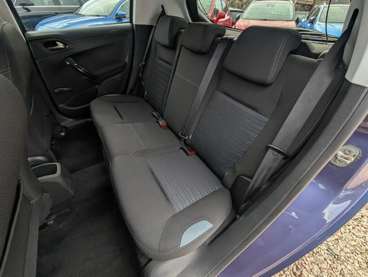2014-peugeot-208-12-allure-vti-5d-big-11