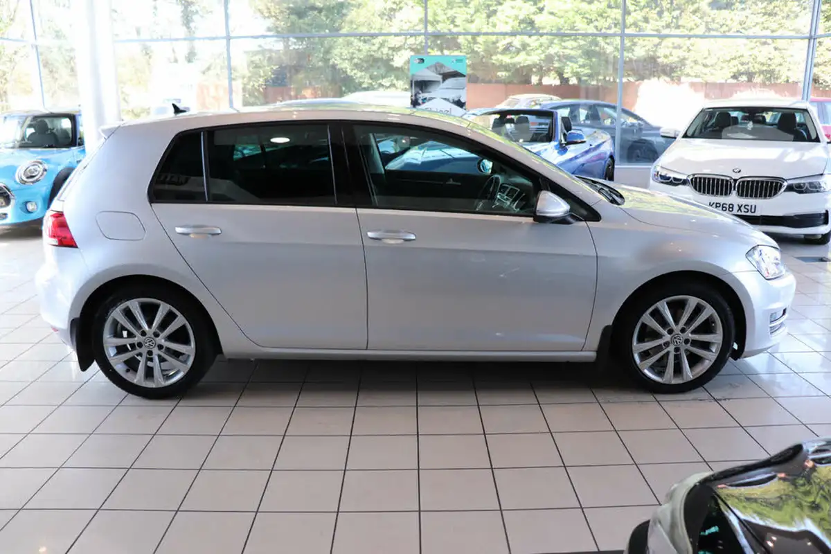 2014-volkswagen-golf-14-gt-tsi-140ps-act-hatchback-5d-1395cc-dsg-big-8