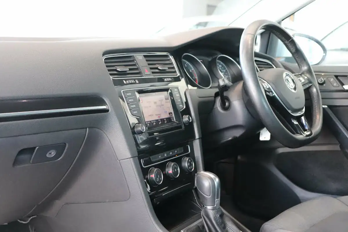 2014-volkswagen-golf-14-gt-tsi-140ps-act-hatchback-5d-1395cc-dsg-big-36