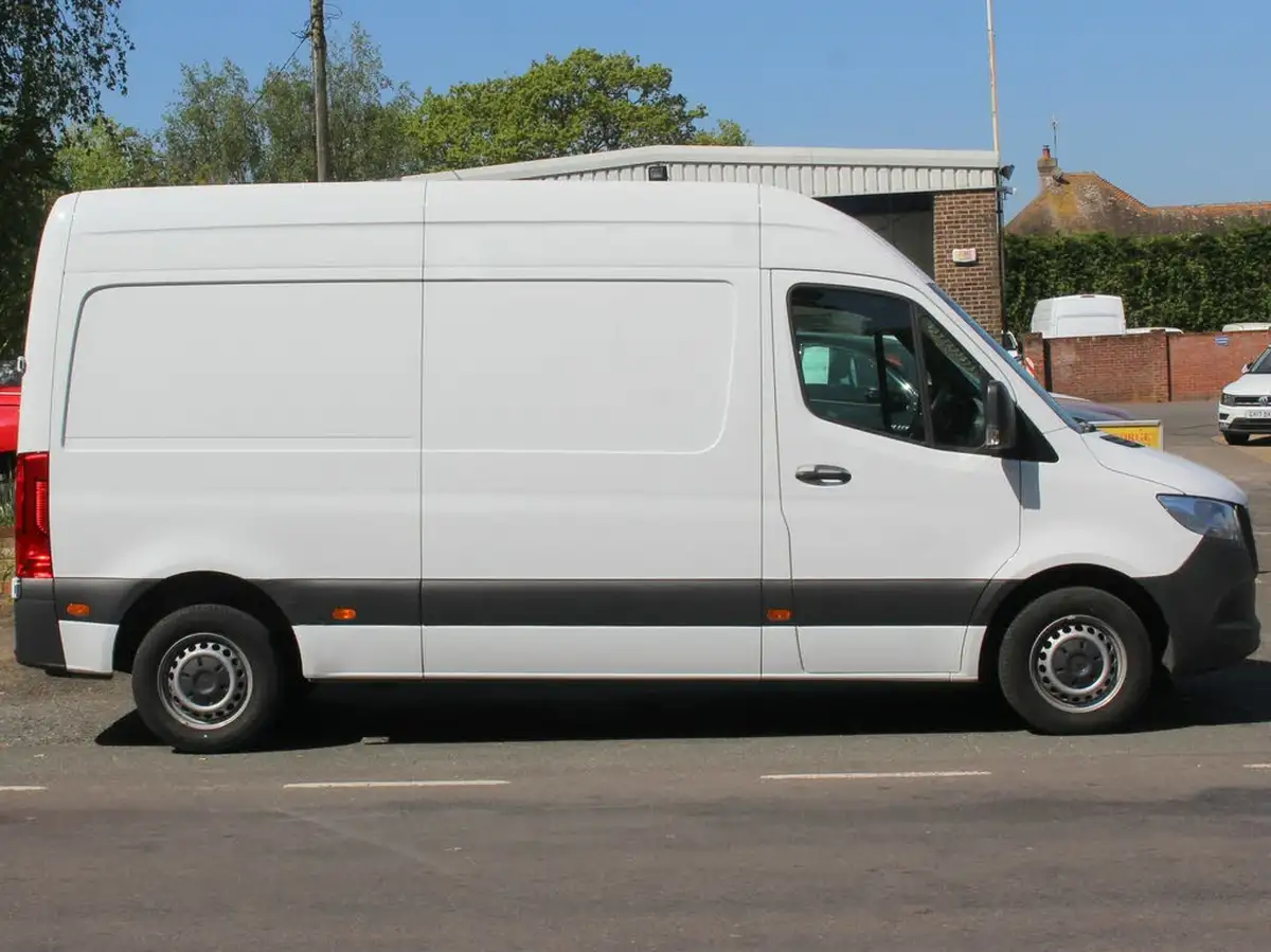 2024-mercedes-benz-sprinter-20cdi-315-l2h1-premium-big-8