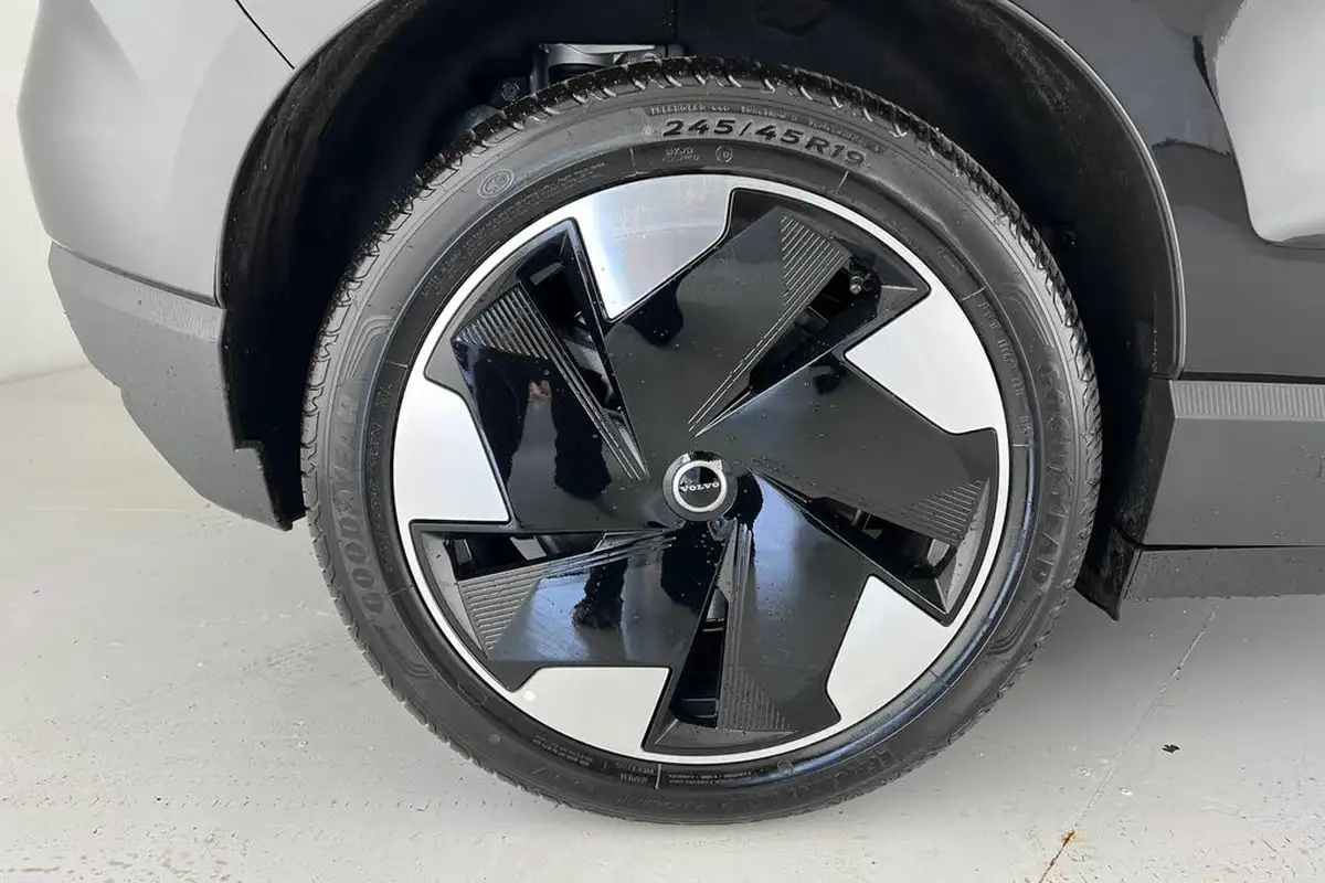 2024-volvo-ex30-e-single-motor-plus-extended-range-big-27