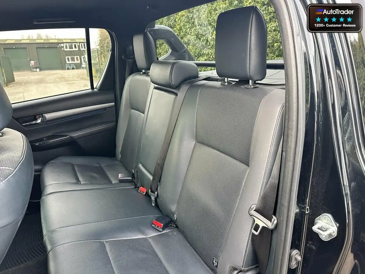 2023-toyota-hi-lux-28d-4d-invincible-x-2754cc-auto-big-15