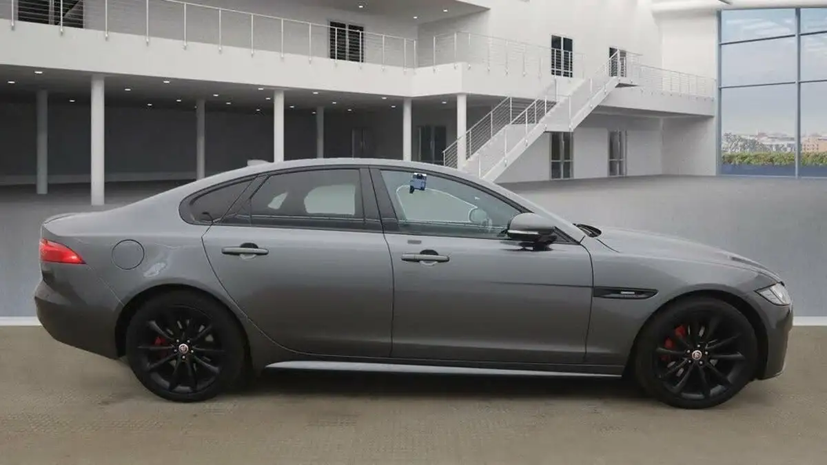 2016-jaguar-xf-20td-r-sport-180ps-auto-big-10