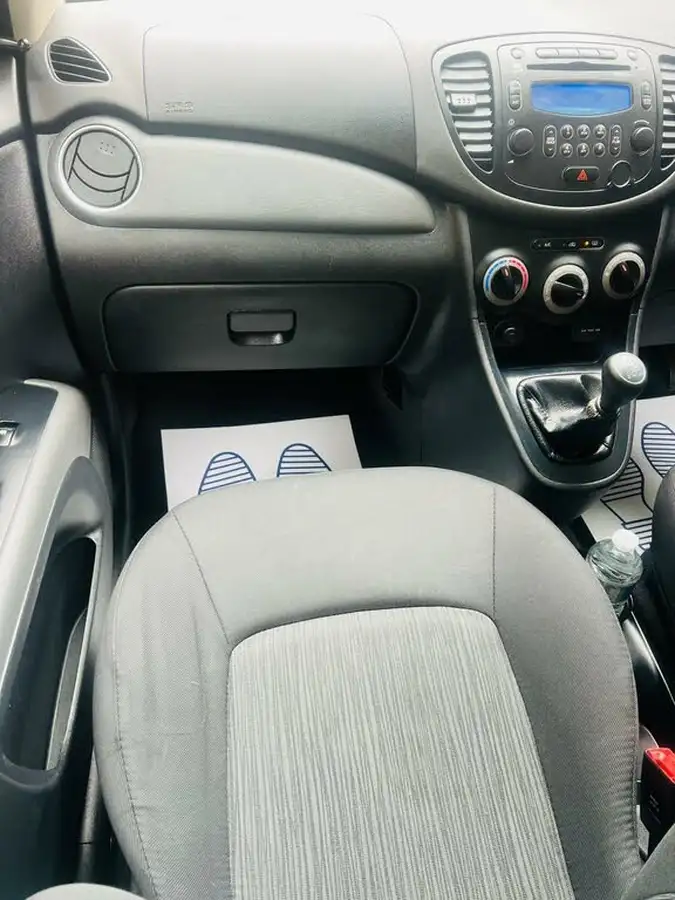 2012-hyundai-i10-12-classic-85bhp-big-8