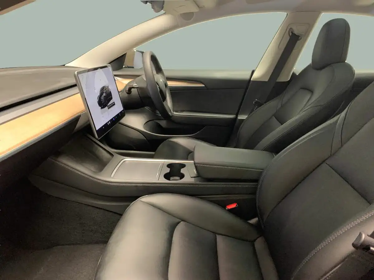 2022-tesla-model-3-e-performance-big-3