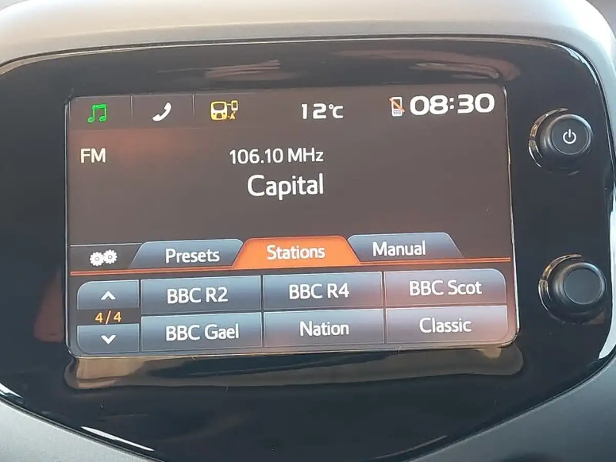 2019-toyota-aygo-10-vvt-i-x-plore-big-11