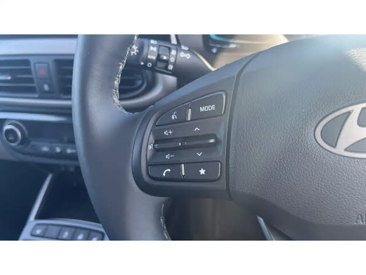 2025-hyundai-i10-12-premium-79ps-auto-big-20