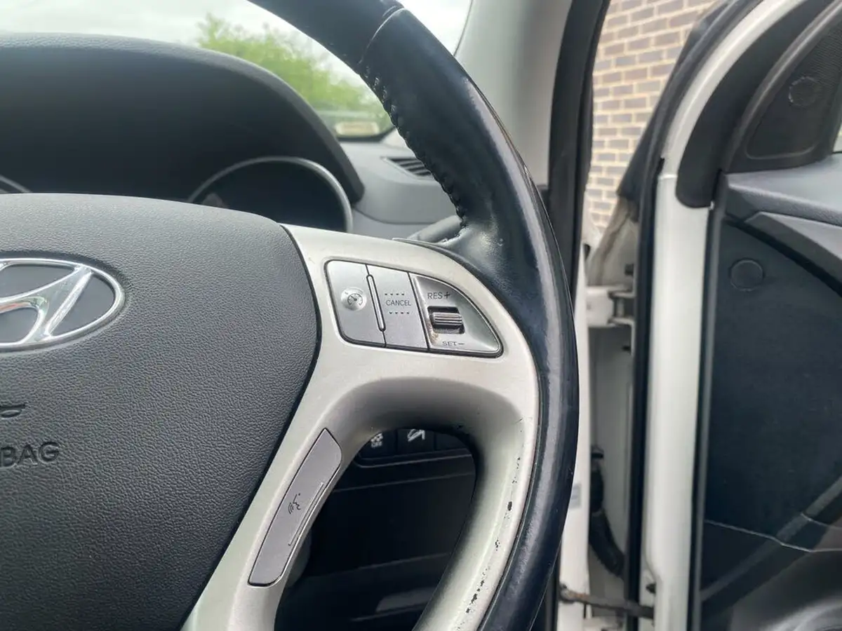 2013-hyundai-ix35-17td-premium-16v-2wd-big-25