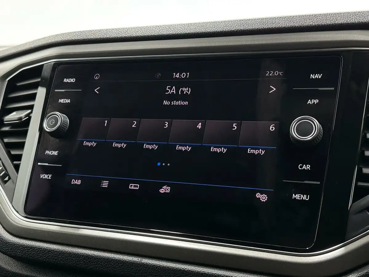 2020-volkswagen-t-roc-15-tsi-se-dsg-big-24