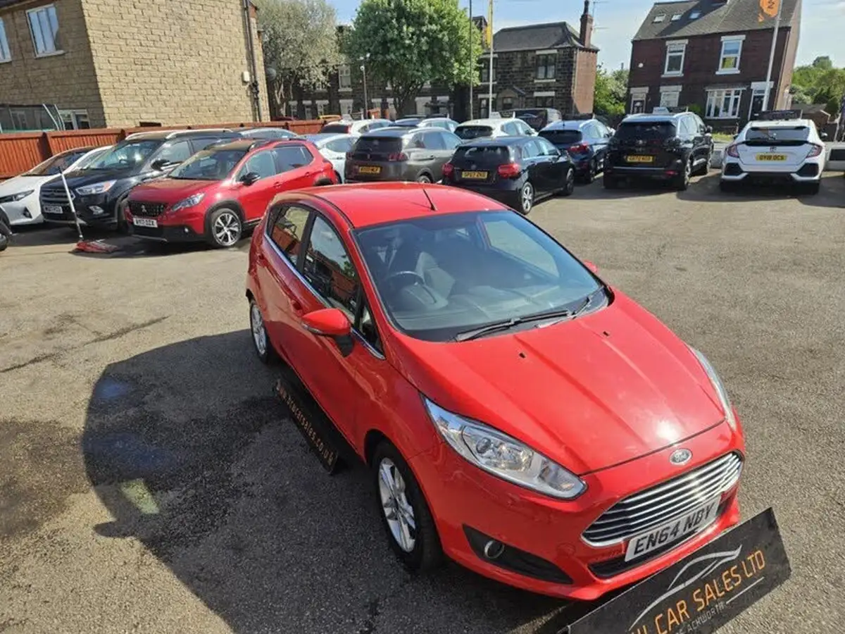 2015-ford-fiesta-125-zetec-5d-big-3