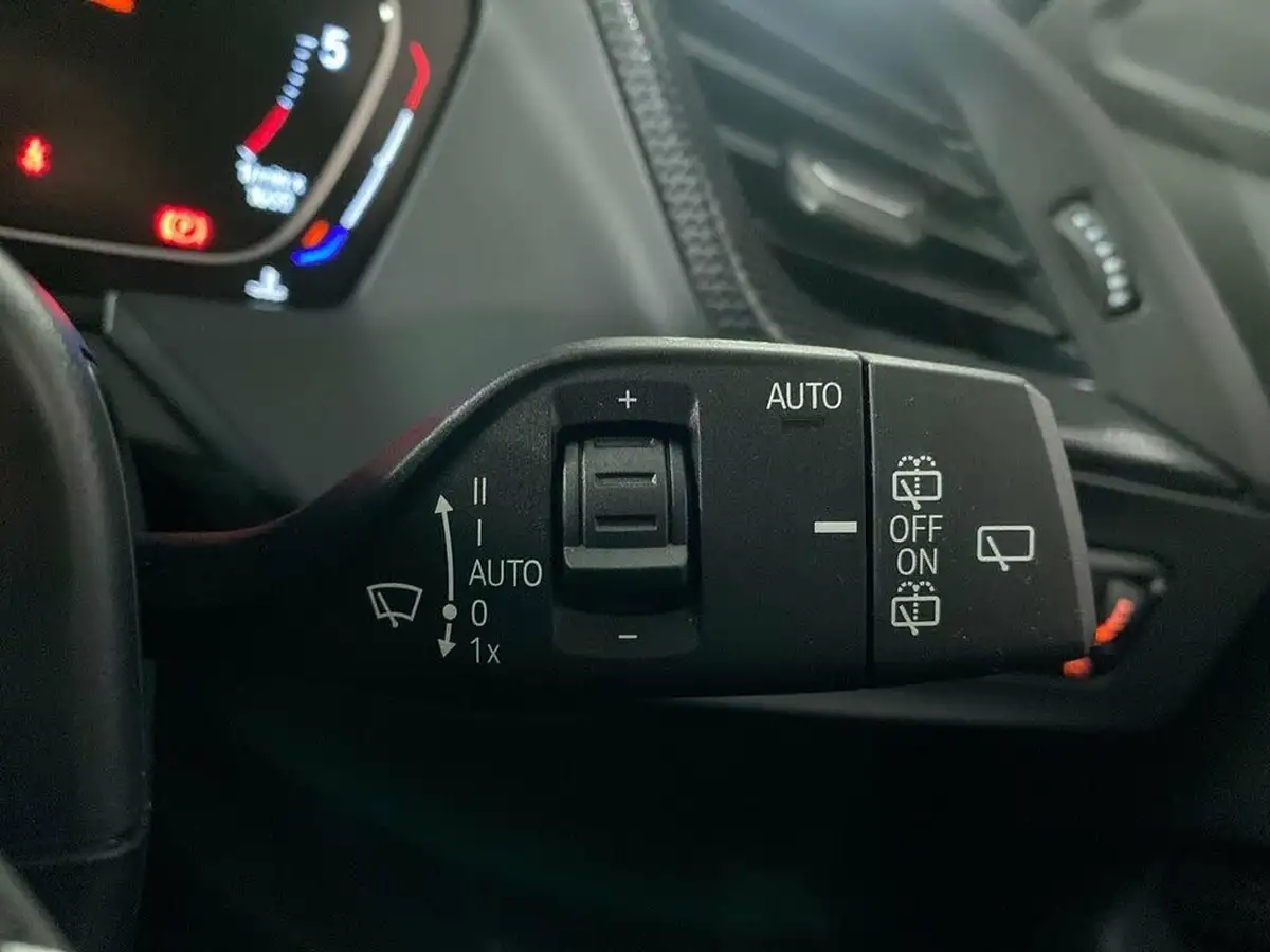 2020-bmw-1-series-20td-118d-sport-auto-big-23