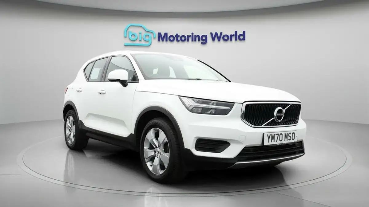 2020-volvo-xc40-20td-d3-momentum-geartronic-big-0