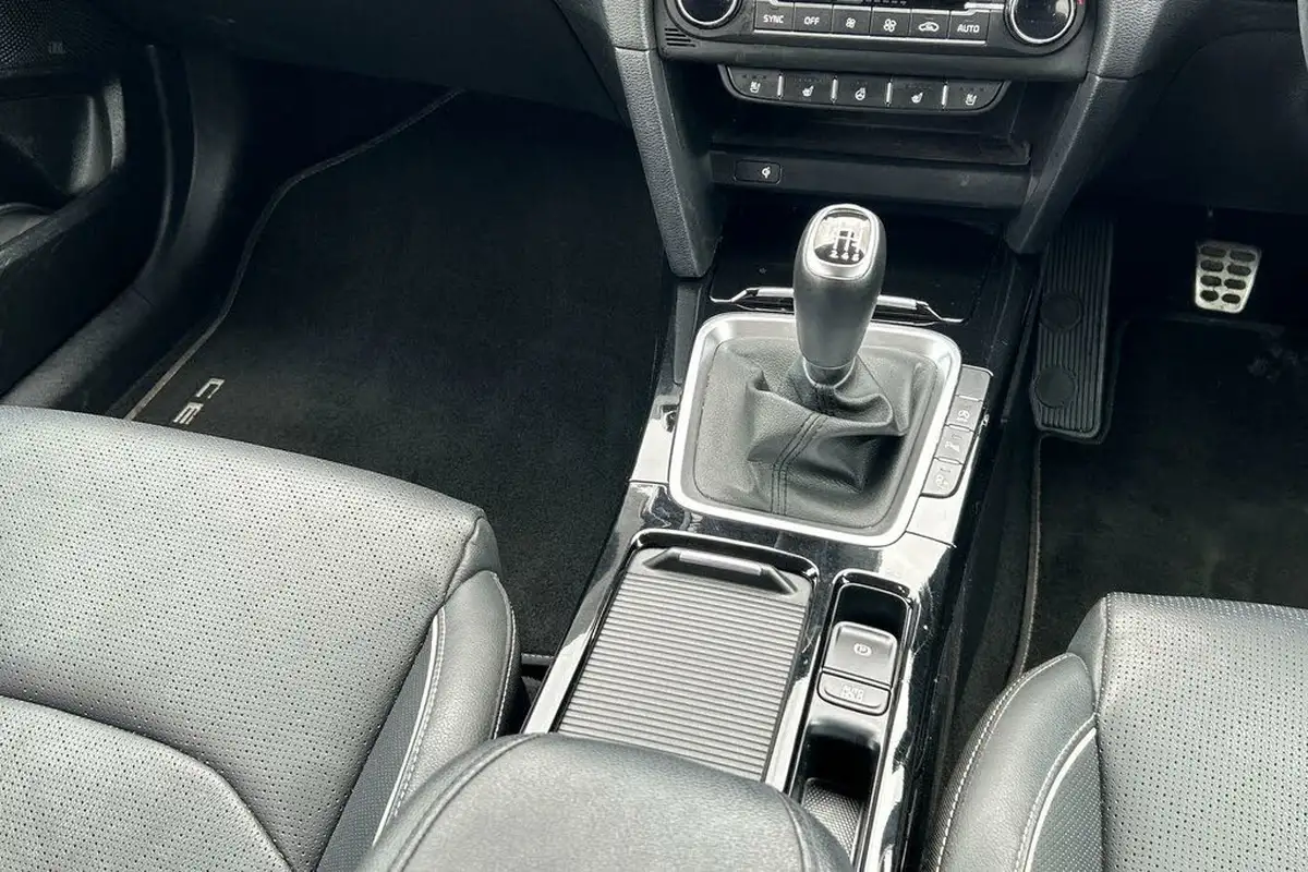 2021-kia-xceed-15-t-gdi-4-big-16