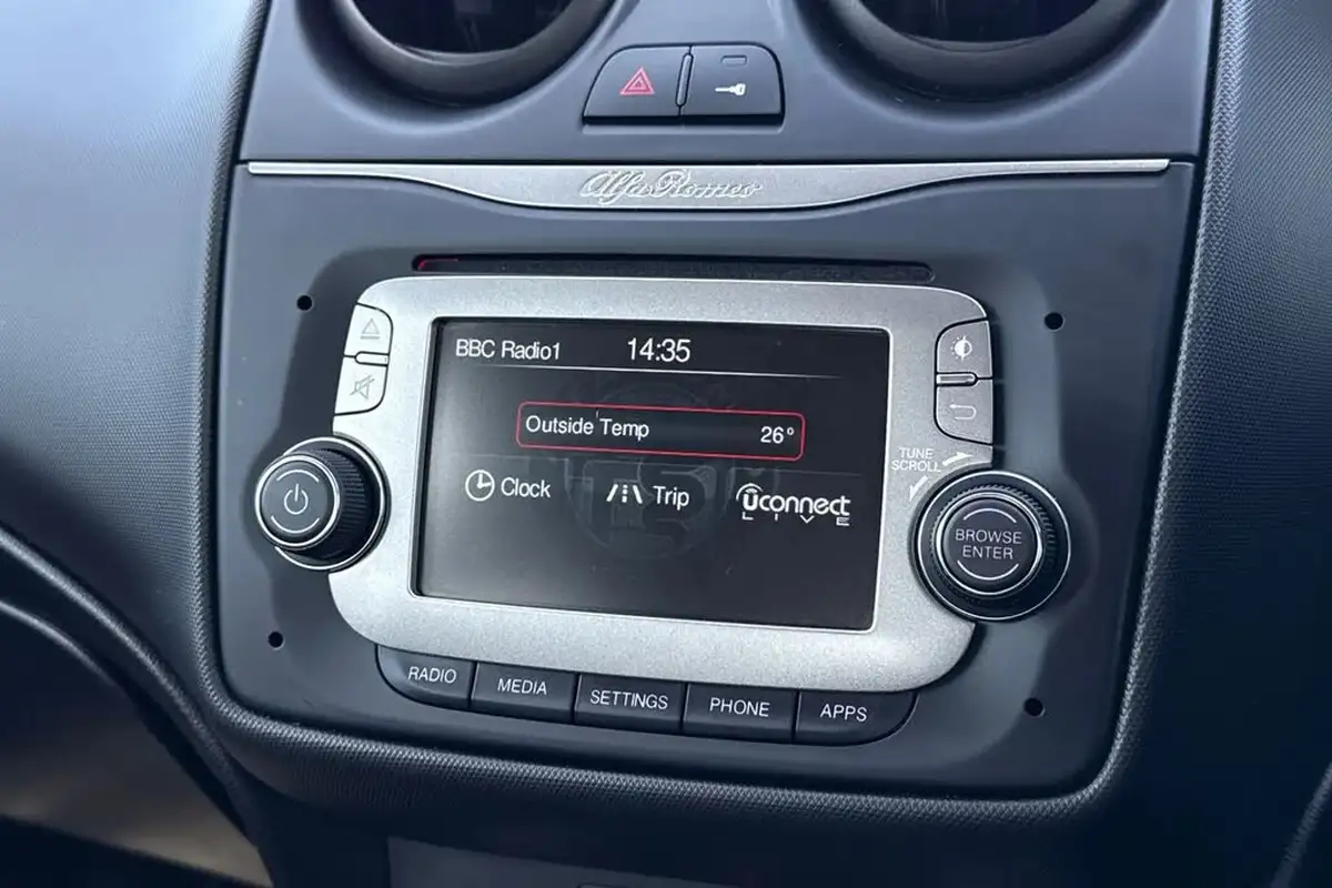 2018-alfa-romeo-mito-09-big-15