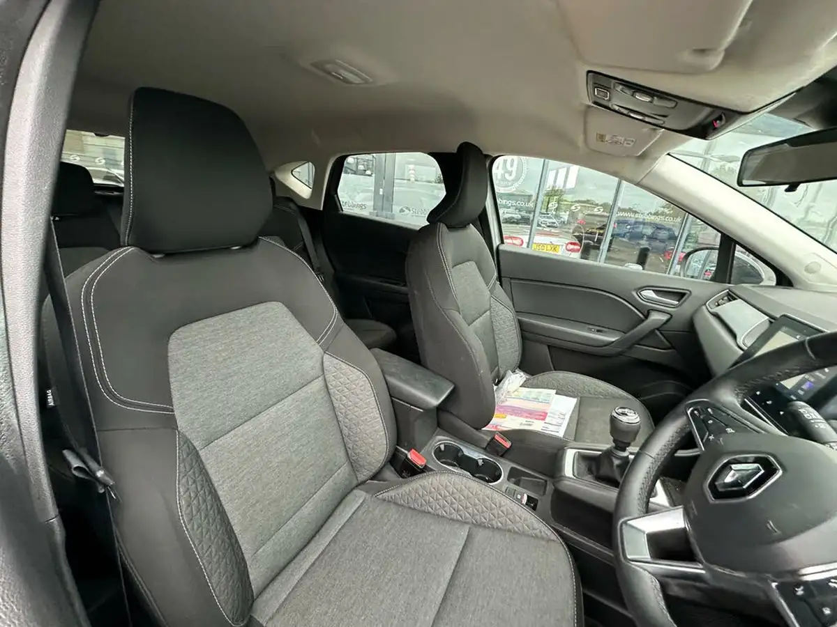 2022-renault-captur-13-tce-iconic-edition-big-3