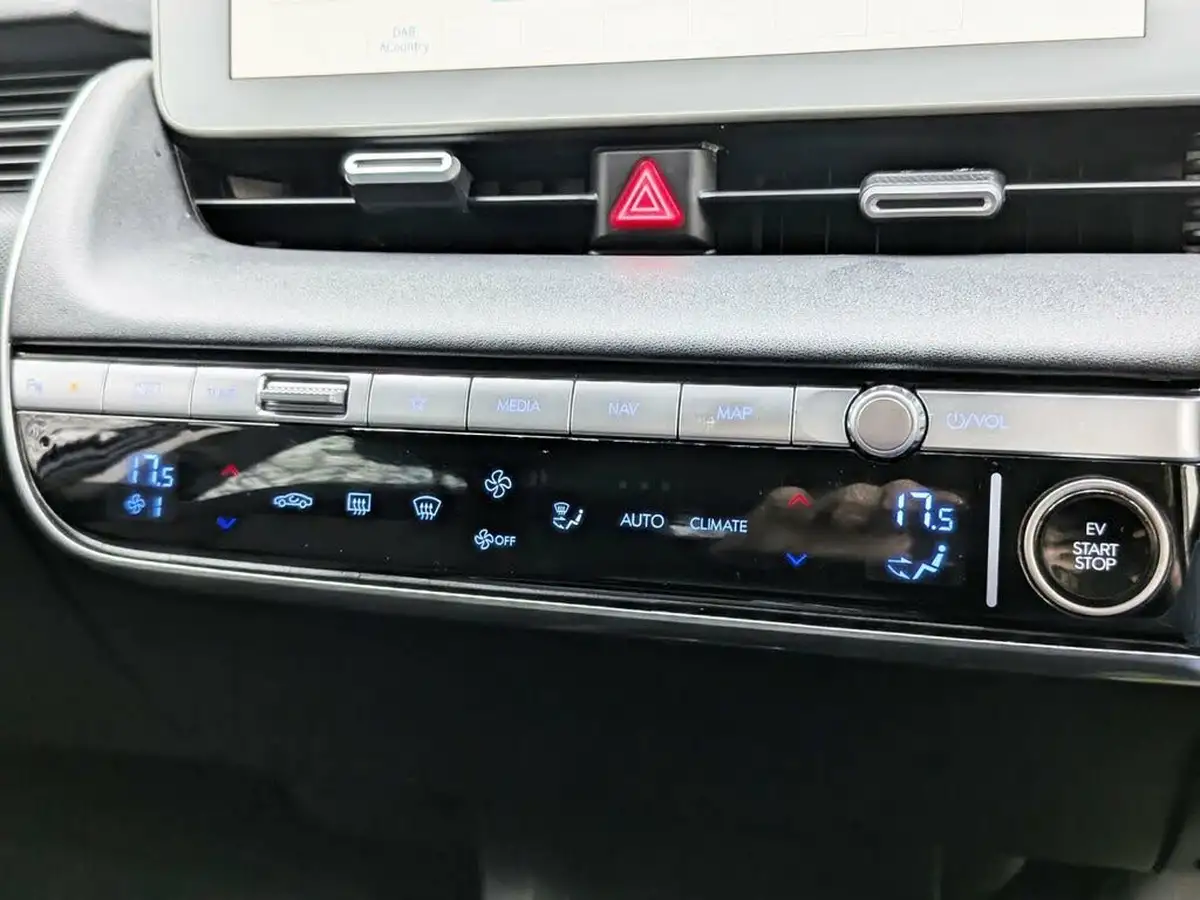 2022-hyundai-ioniq-5-e-se-connect-big-26