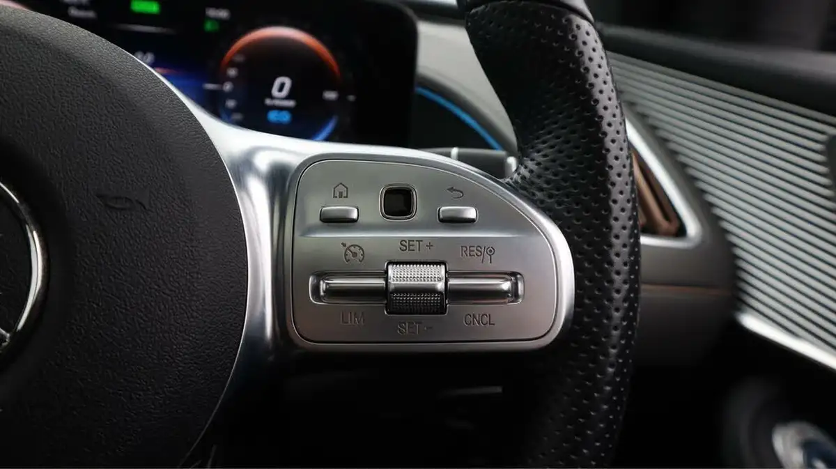 2022-mercedes-benz-eqc-e-eqc-400-amg-line-premium-big-29