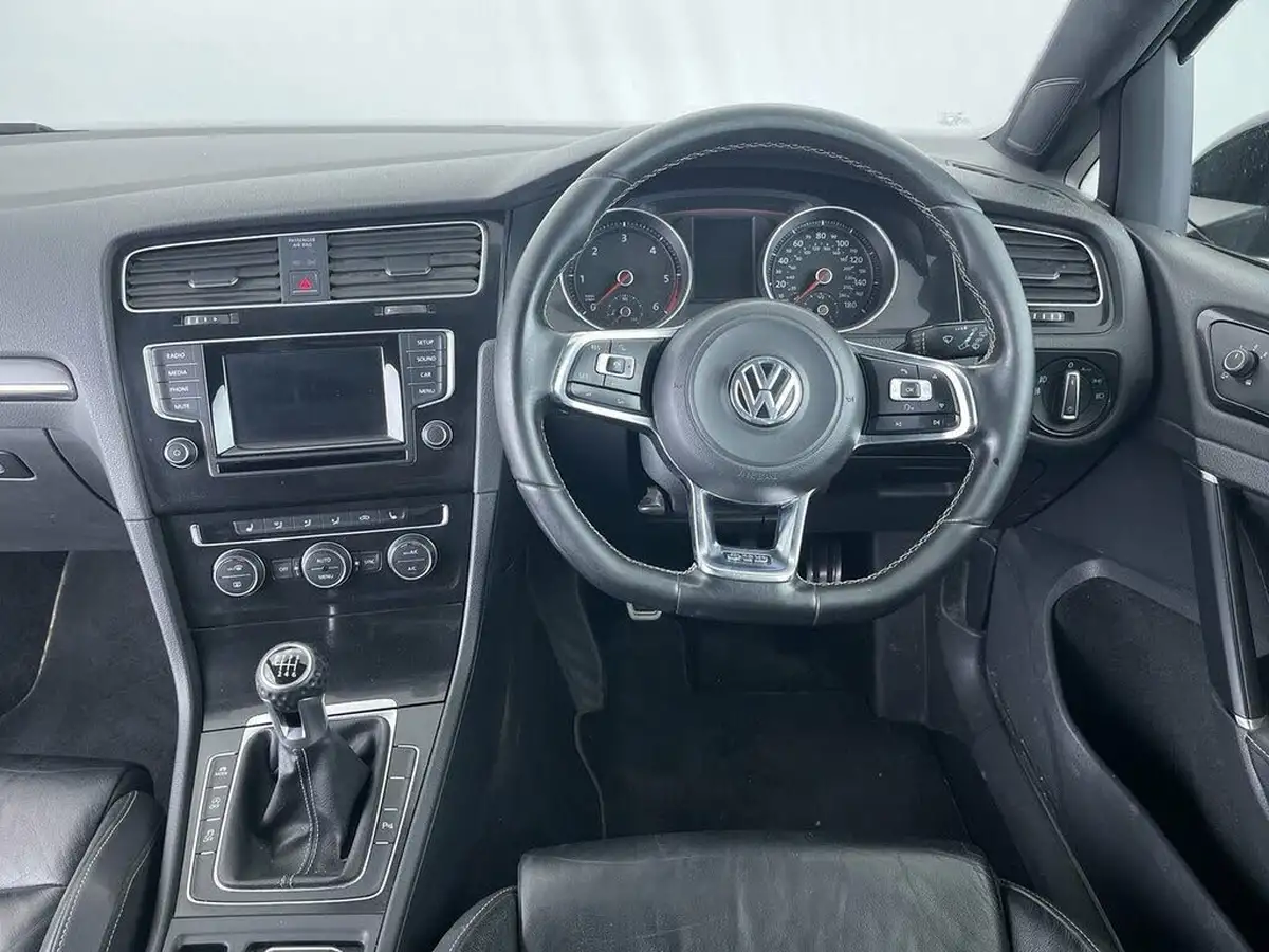 2014-volkswagen-golf-20tdi-gtd-bmt-3d-big-32