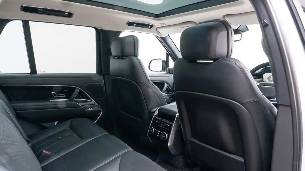 2024-land-rover-range-rover-30-d350-hse-big-19
