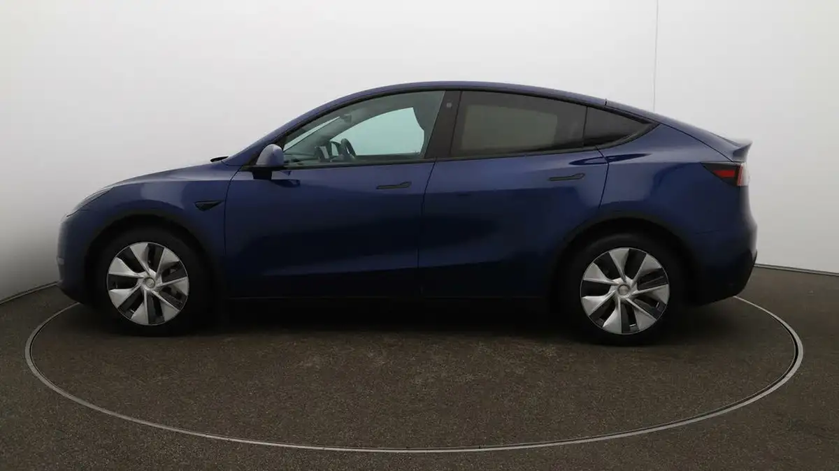 2022-tesla-model-y-e-long-range-big-64