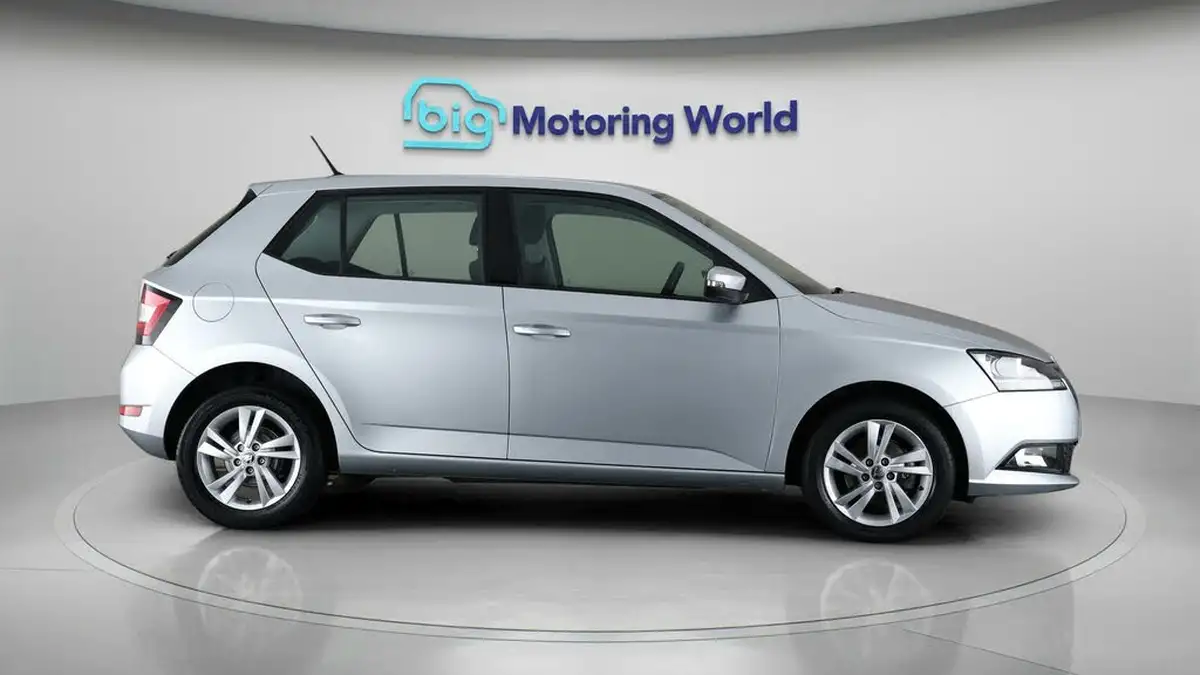 2019-skoda-fabia-10-mpi-se-60ps-hatchback-big-8