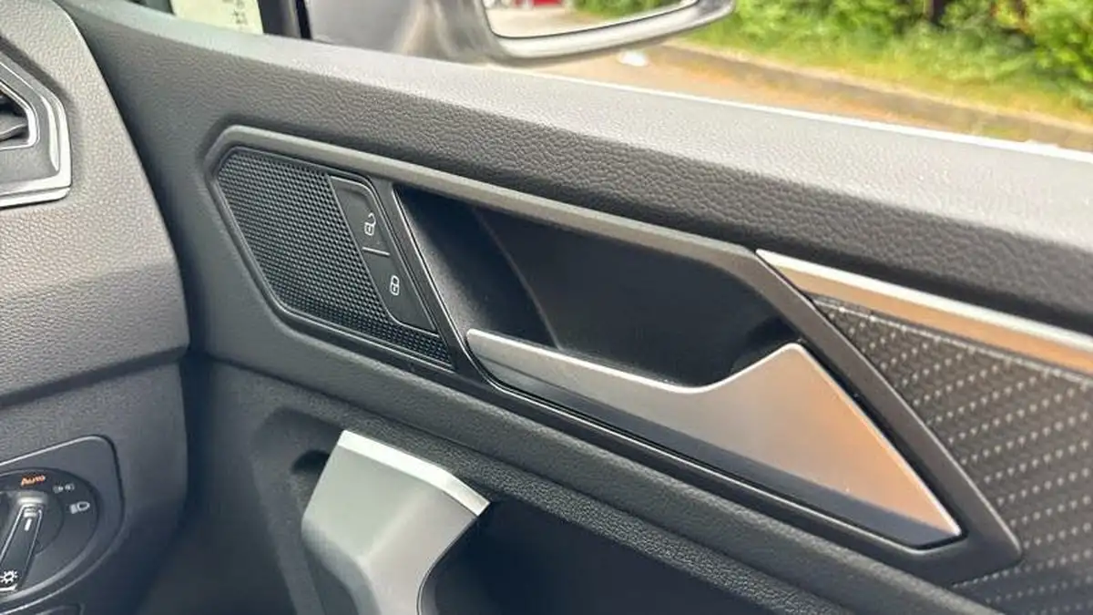 2023-volkswagen-tiguan-15-tsi-r-line-big-25