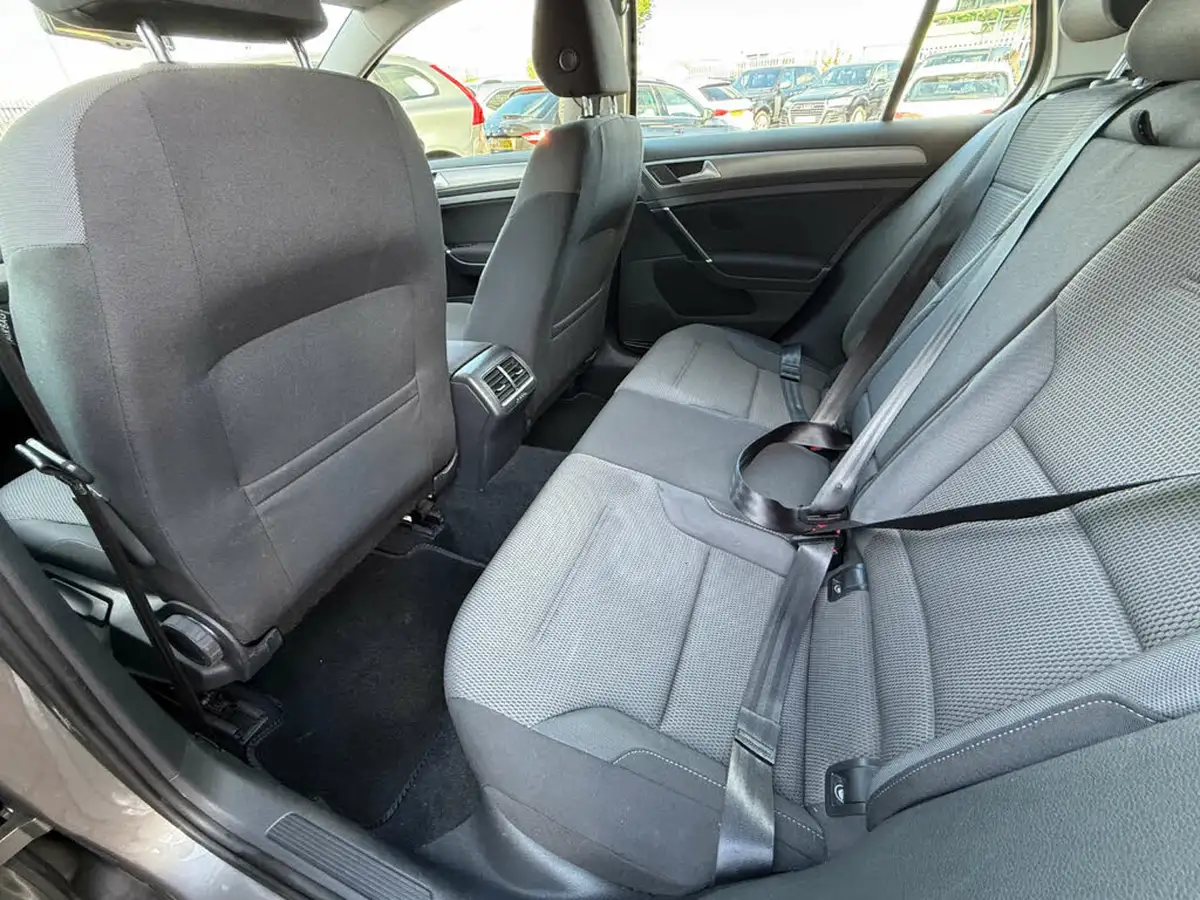 2014-volkswagen-golf-20tdi-se-ss-hatchback-5d-dsg-big-20