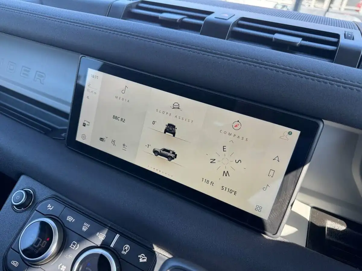 2022-land-rover-90-defender-30-p400-xs-edition-big-39