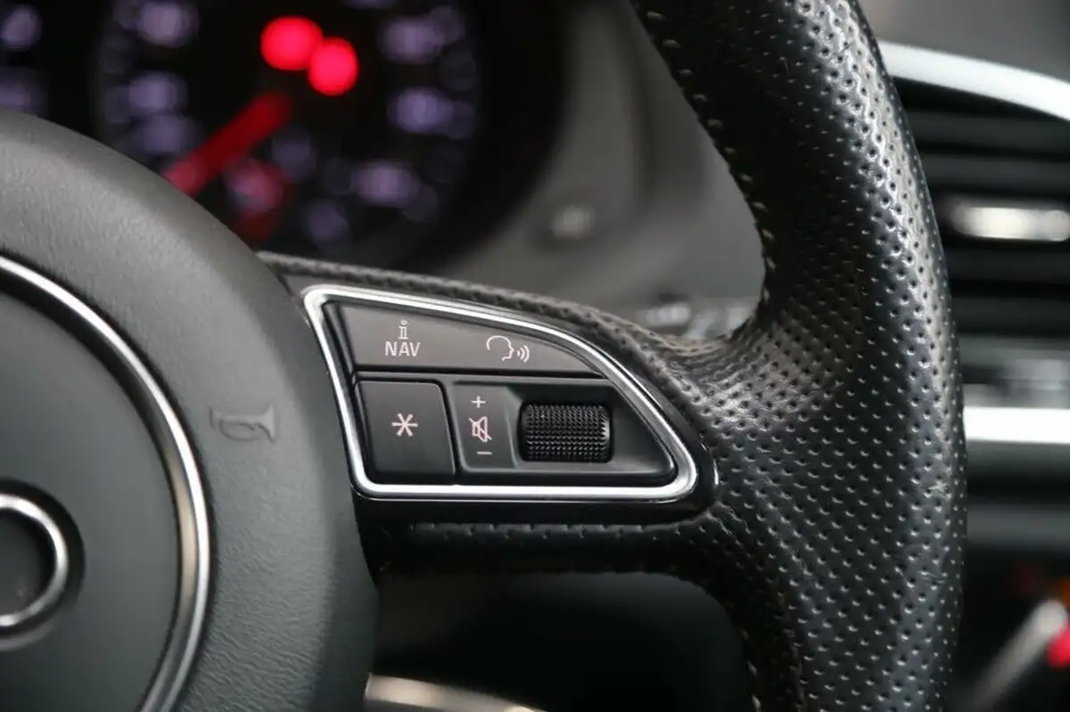 2015-audi-q3-14-s-line-cod-ss-big-40