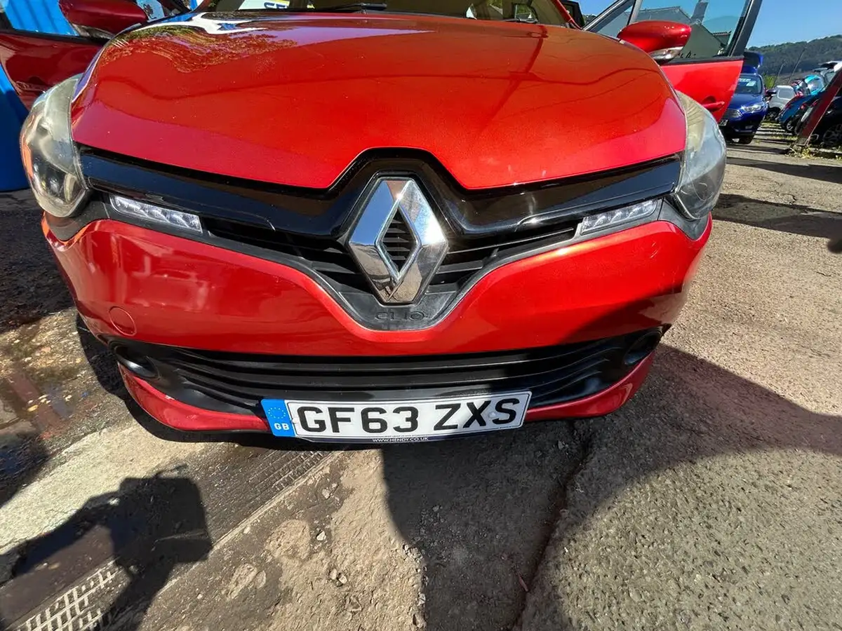 2014-renault-clio-12-expression-big-42