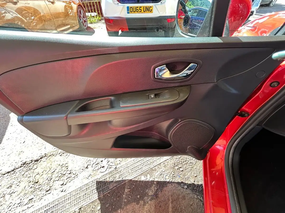 2014-renault-clio-12-expression-big-14