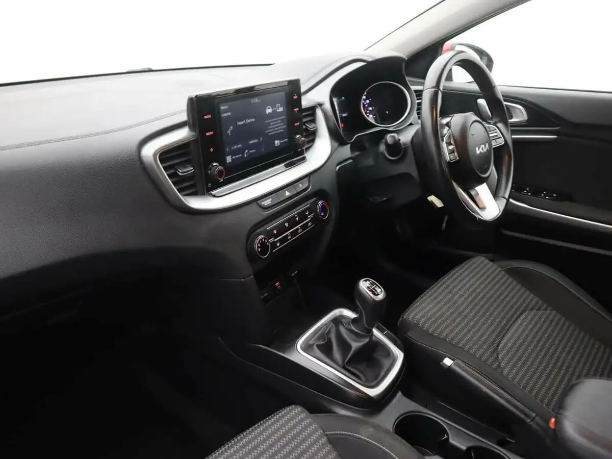 2022-kia-xceed-10-t-gdi-2-big-12