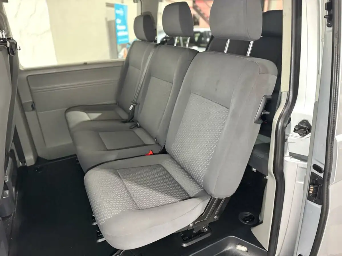2014-volkswagen-transporter-shuttle-20td-t30-s-102ps-swb-big-17