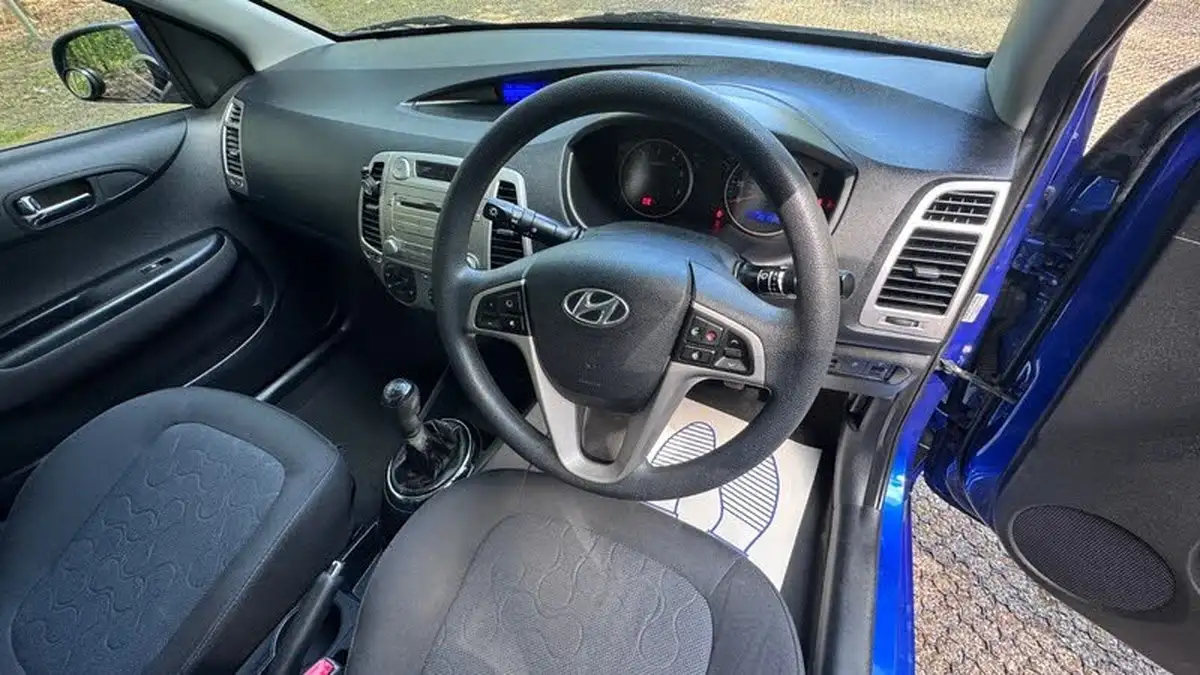 2011-hyundai-i20-14td-comfort-5d-big-16