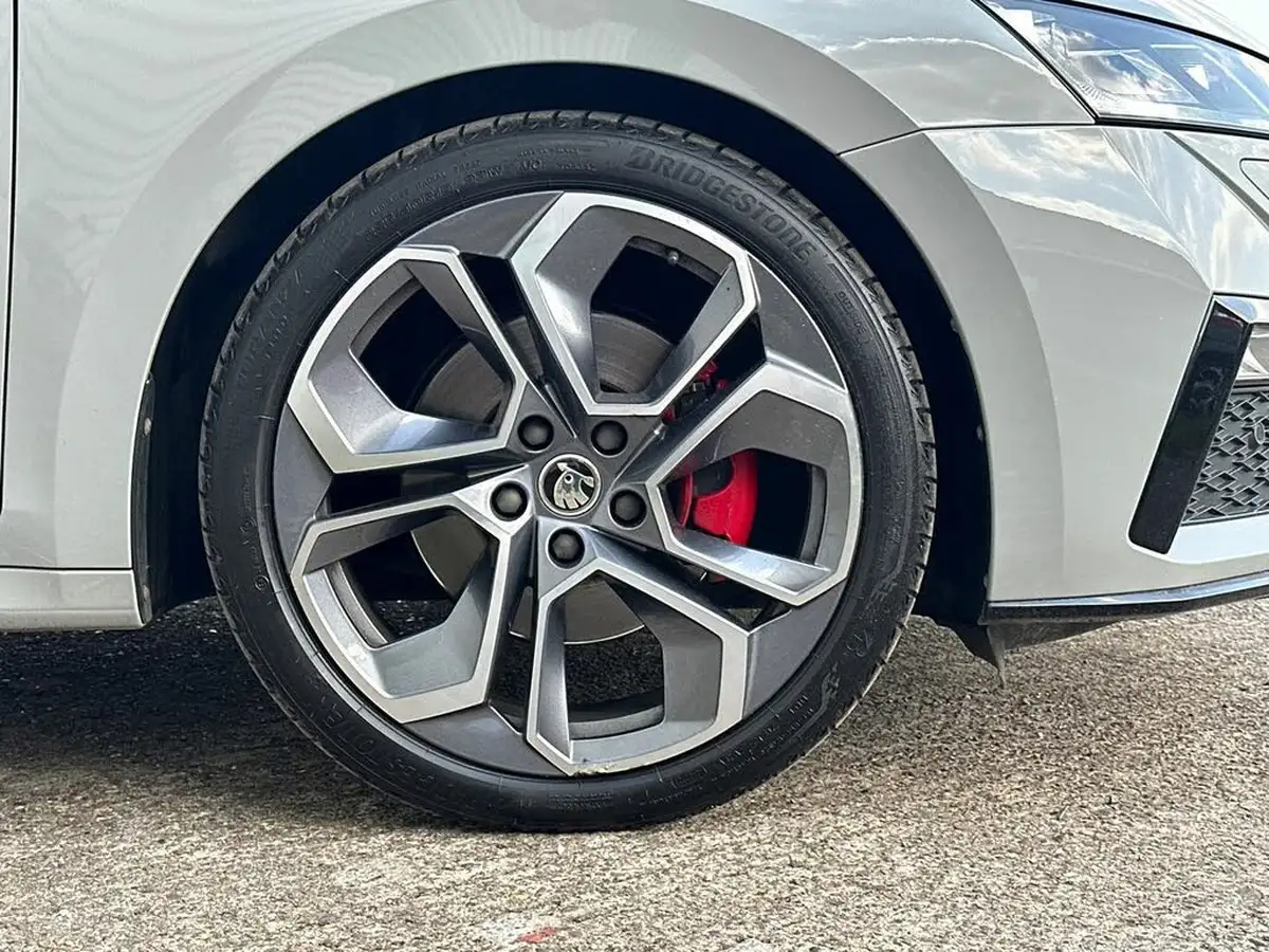 2021-skoda-octavia-20tdi-vrs-4x4-hatchback-big-17