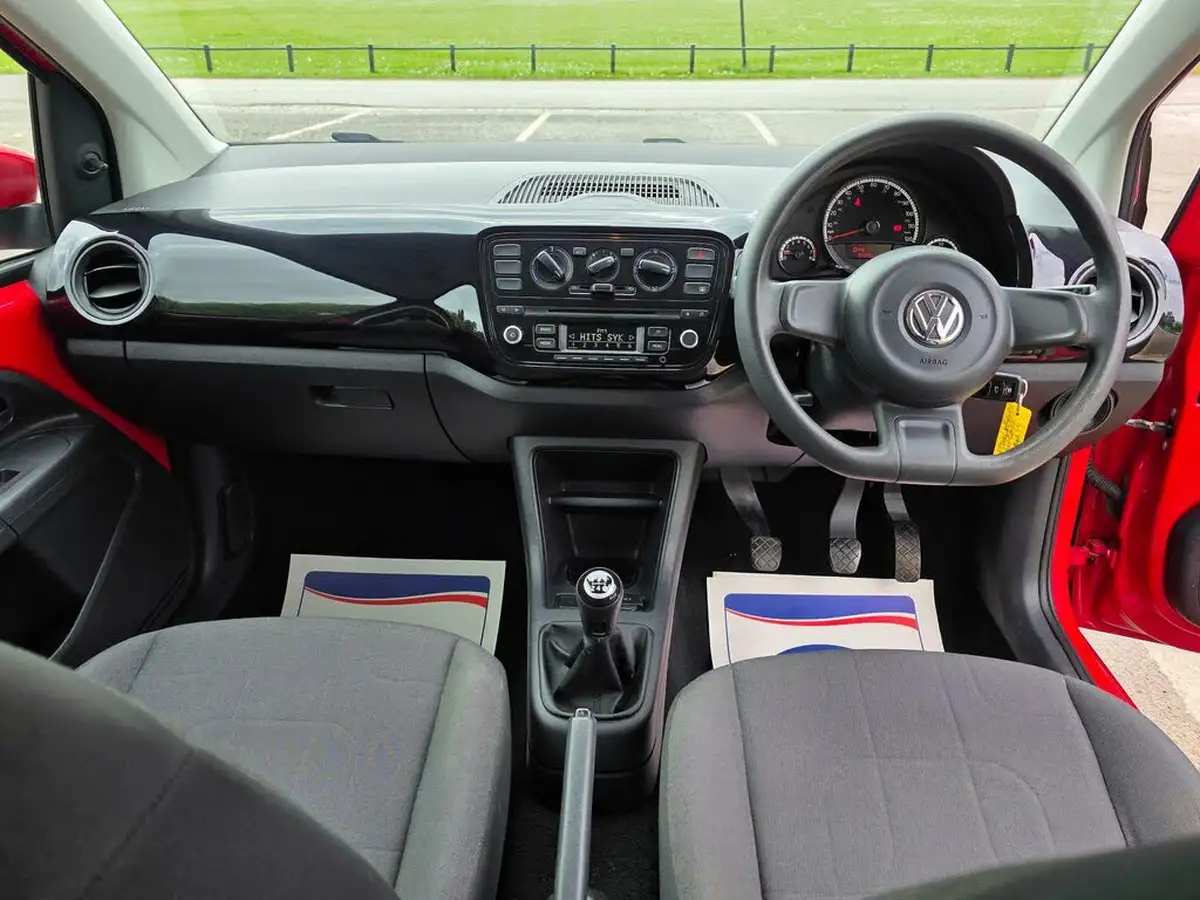 2014-volkswagen-up-10-move-up-59bhp-3d-big-14