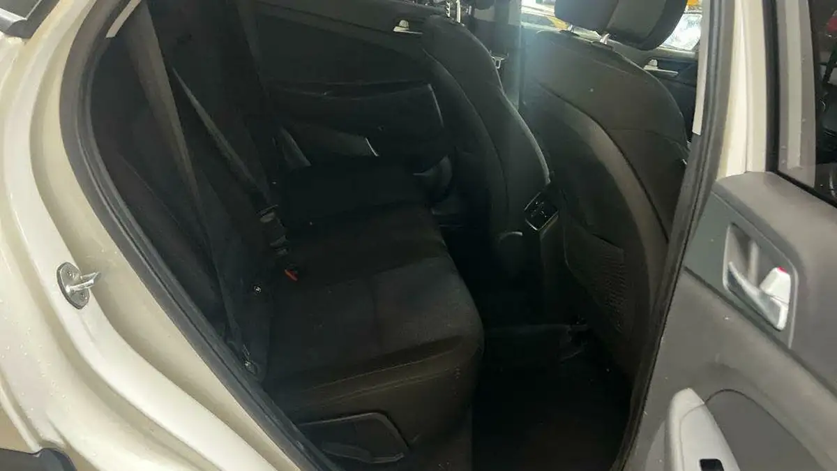 2016-hyundai-tucson-17crdi-blue-drive-se-nav-116ps-big-9