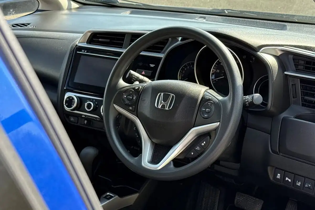 2019-honda-jazz-13-i-vtec-se-cvt-big-26