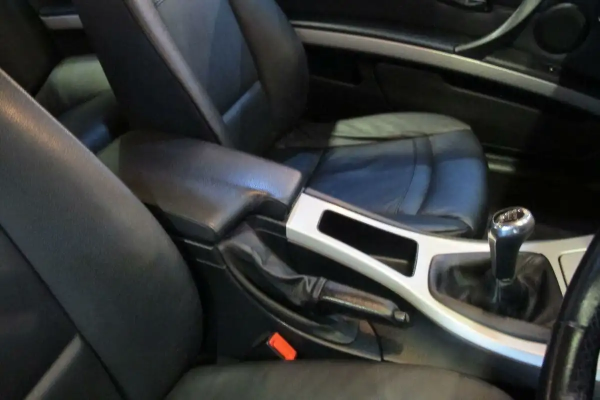 2011-bmw-3-series-20-320i-se-coupe-2d-1995cc-big-32