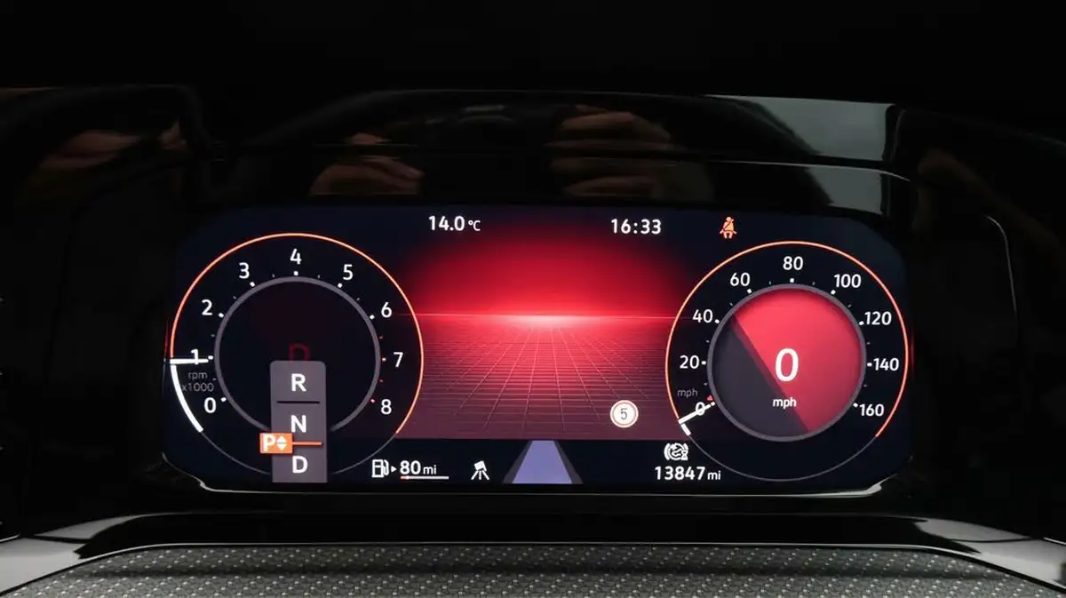 2022-volkswagen-golf-15-etsi-r-line-150ps-hatchback-big-10