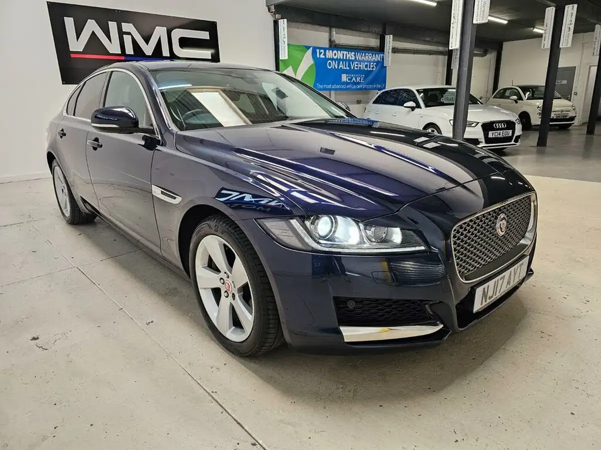 2017-jaguar-xf-20td-portfolio-180ps-saloon-4d-1999cc-auto-big-1