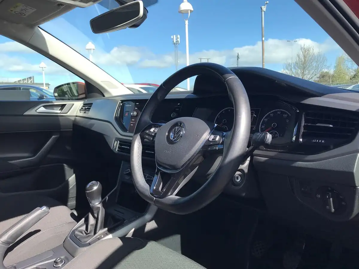 2018-volkswagen-polo-10-tsi-se-big-2