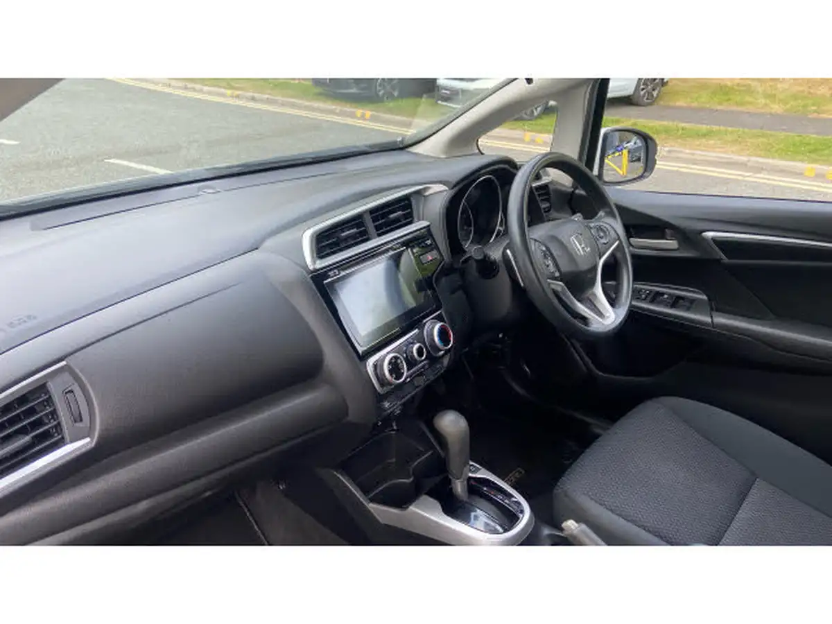 2018-honda-jazz-13-i-vtec-se-cvt-big-1