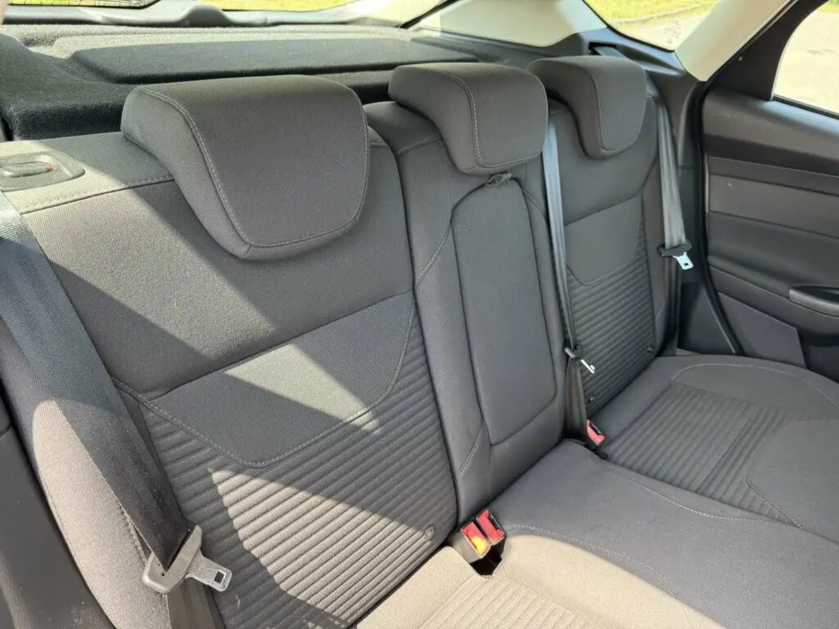 2015-ford-focus-10-titanium-t-125ps-hatchback-big-17