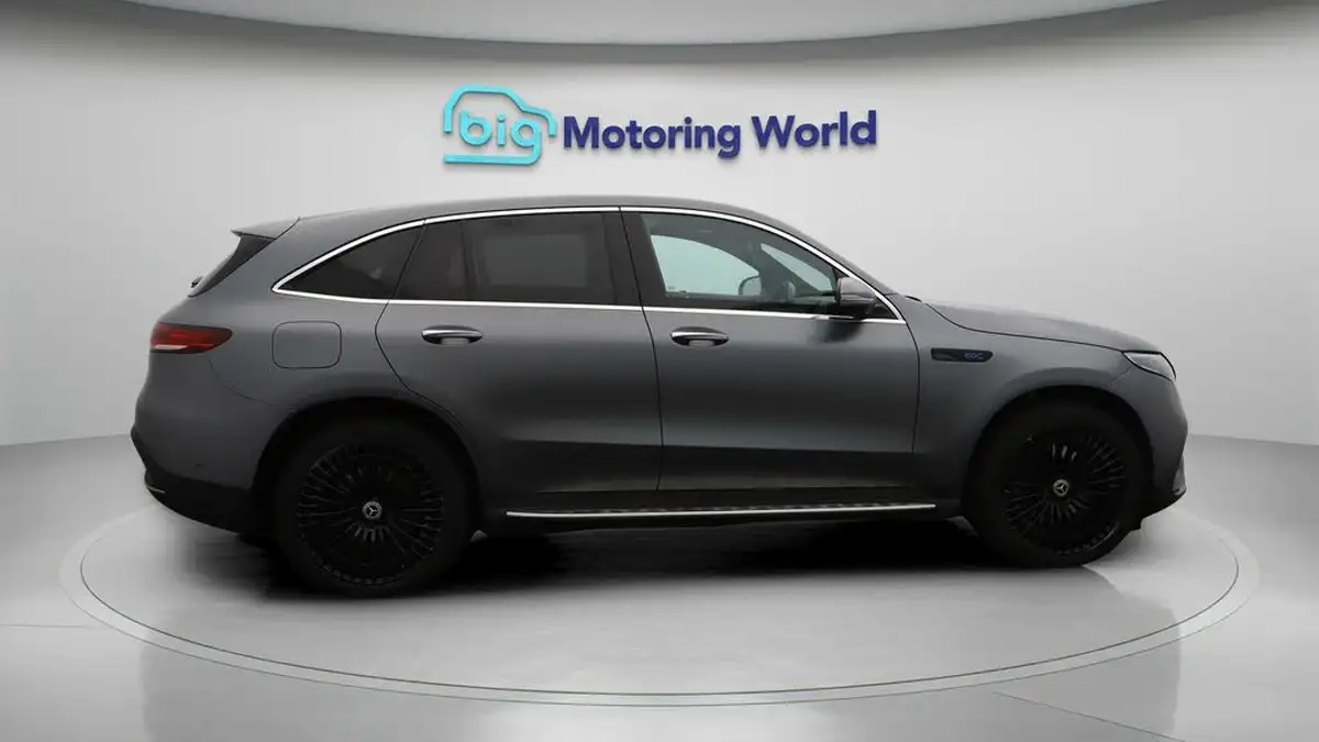 2022-mercedes-benz-eqc-e-eqc-400-amg-line-premium-plus-big-8